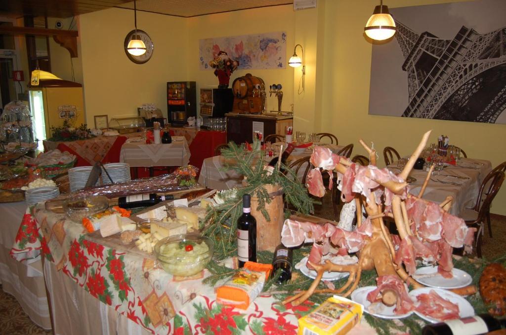 Rezia Hotel Chiesa in Valmalenco Bagian luar foto