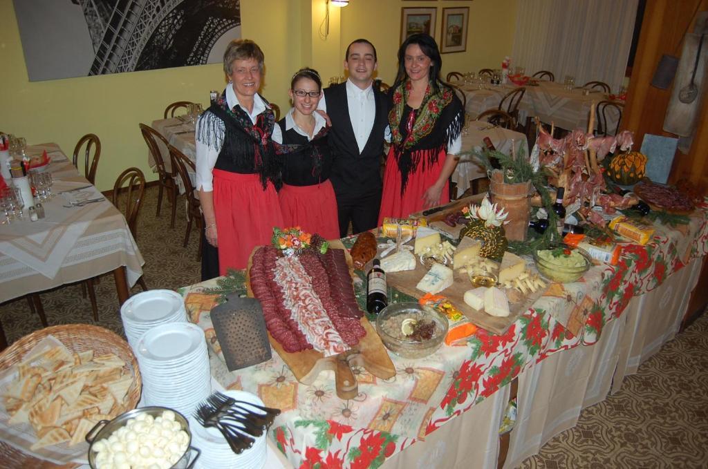 Rezia Hotel Chiesa in Valmalenco Bagian luar foto