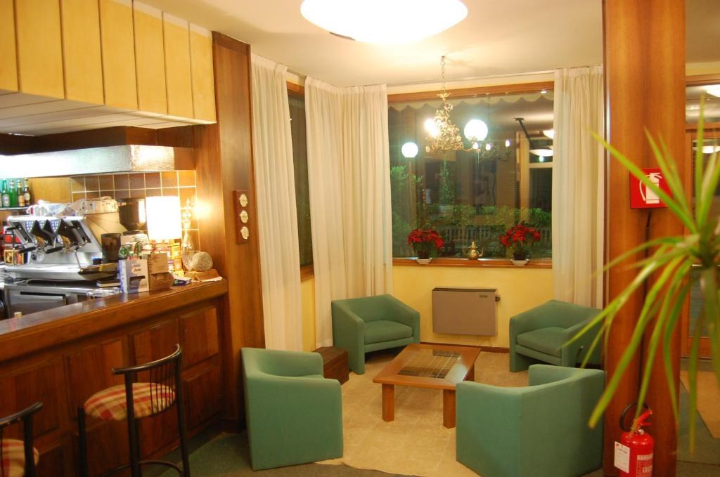 Rezia Hotel Chiesa in Valmalenco Bagian luar foto