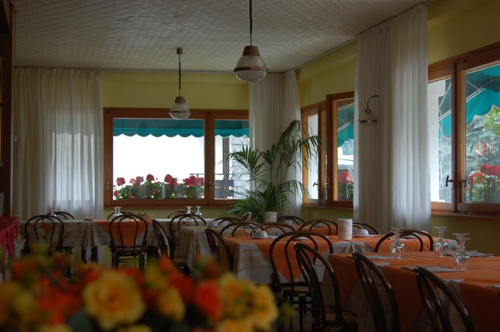 Rezia Hotel Chiesa in Valmalenco Bagian luar foto